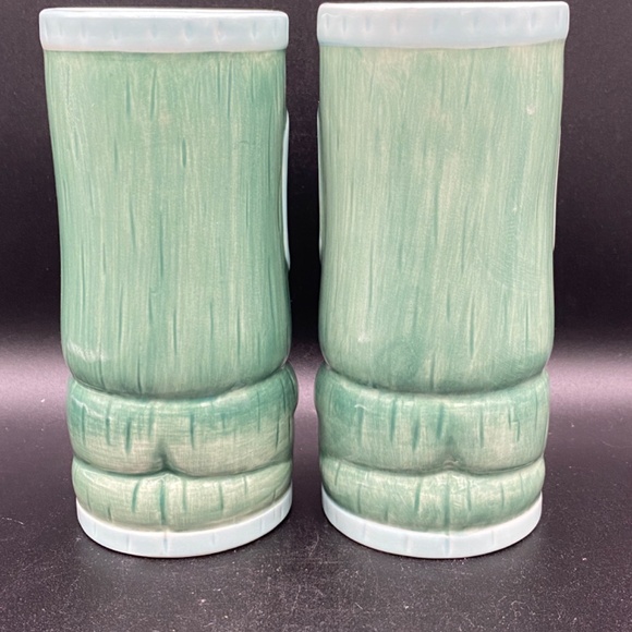 KC Hawaii tumblers x2 green ceramic tiki masks, yellow and blue details 2009 USA - Picture 4 of 6